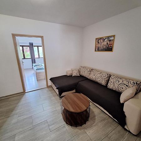 Apartmani Lisicina Оміш Екстер'єр фото
