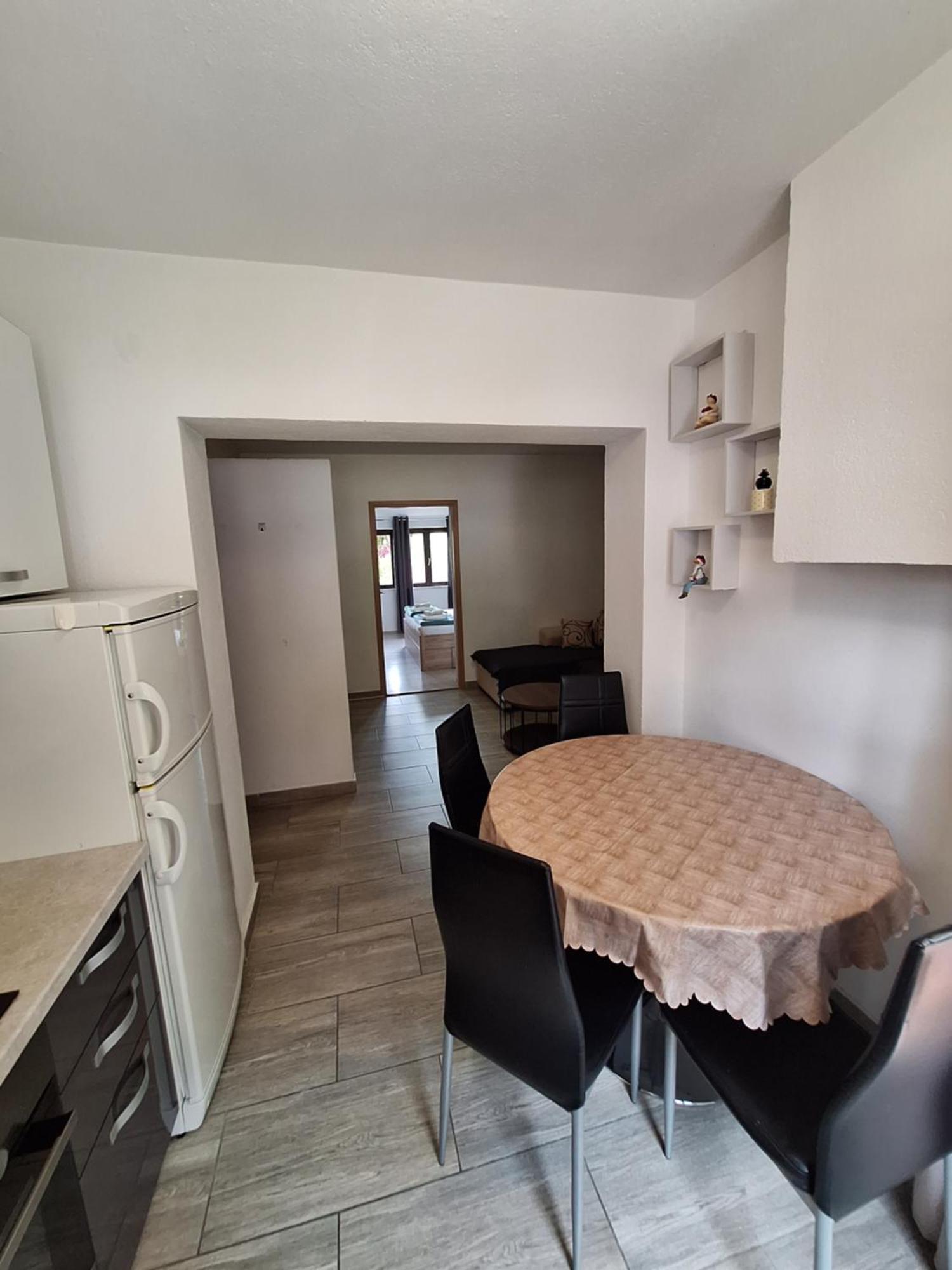 Apartmani Lisicina Оміш Екстер'єр фото