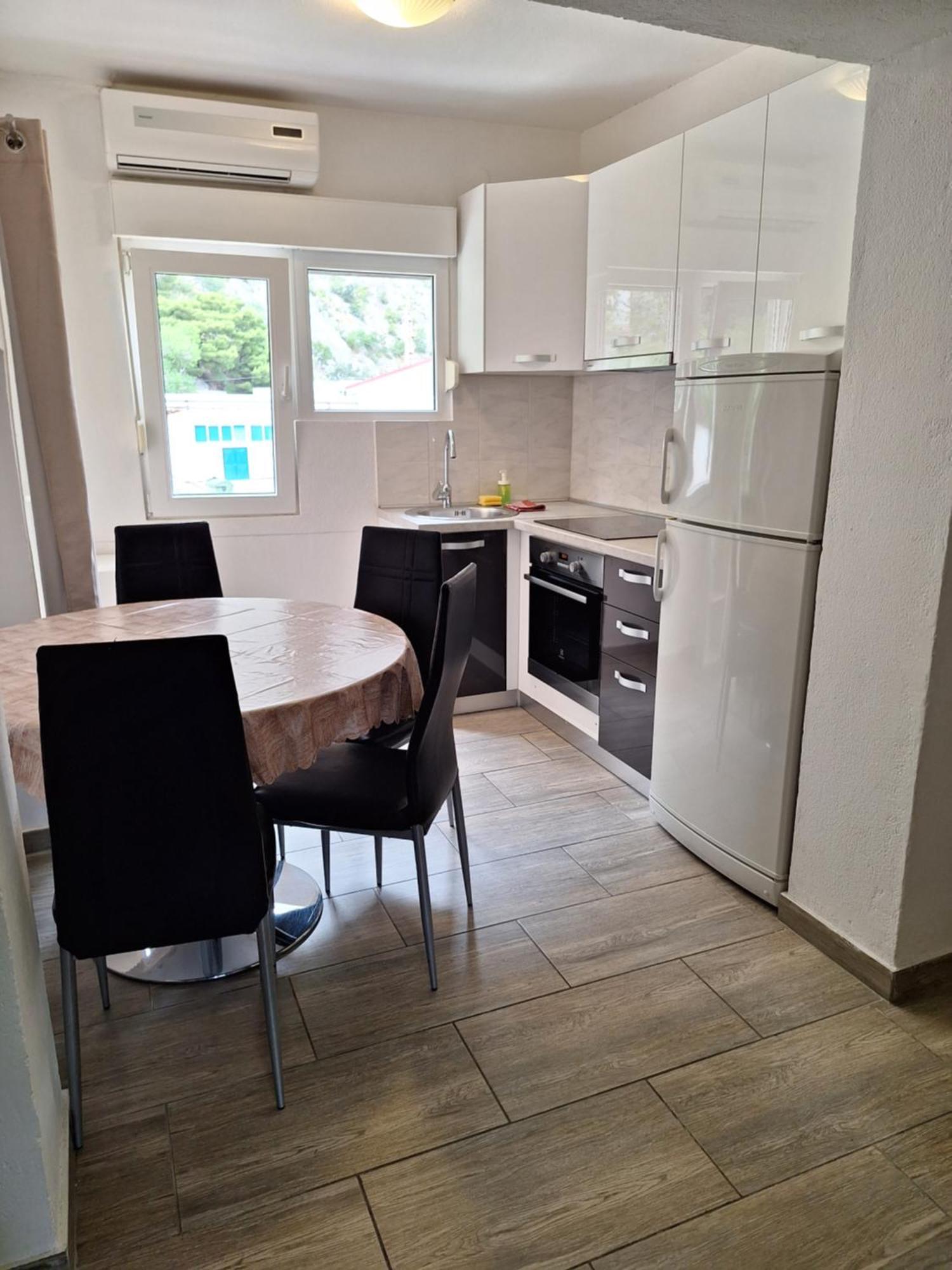 Apartmani Lisicina Оміш Екстер'єр фото