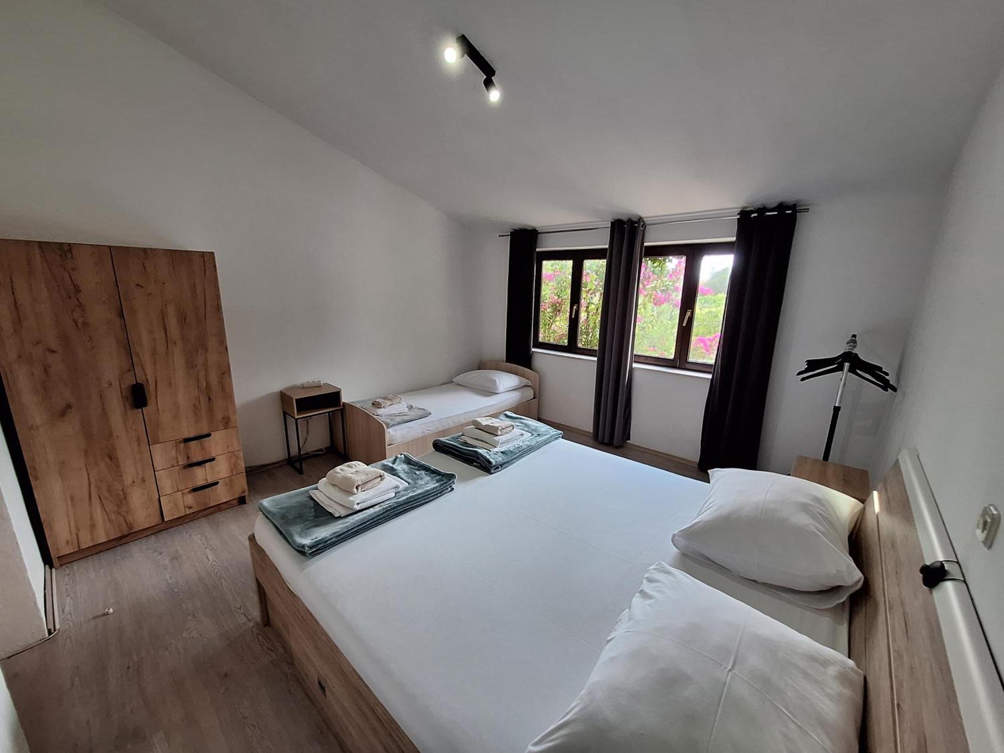 Apartmani Lisicina Оміш Екстер'єр фото