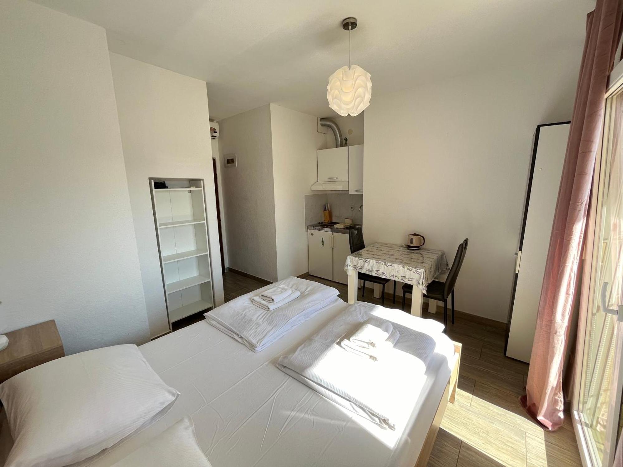 Apartmani Lisicina Оміш Екстер'єр фото